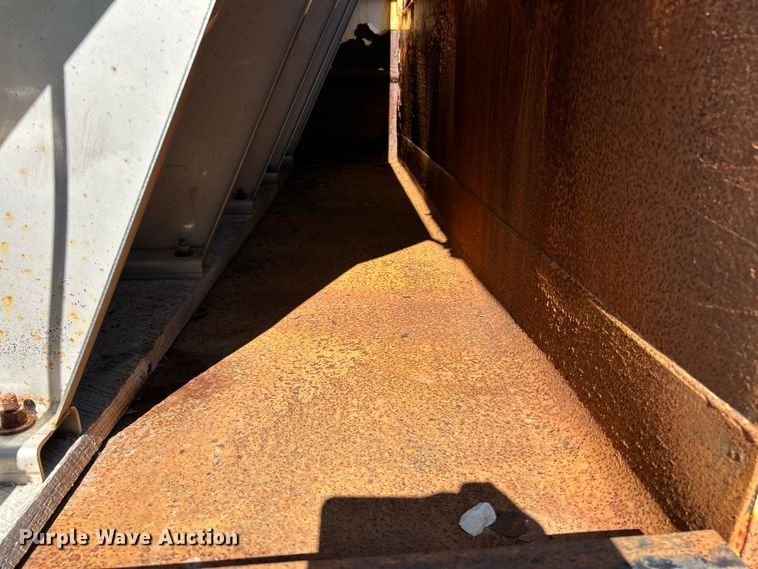 image for item FC2724 2001 International 4900 dump truck