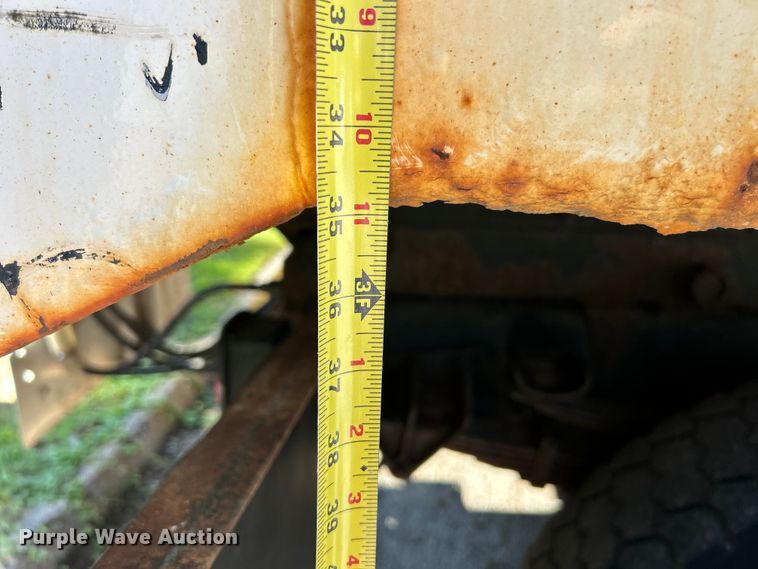 image for item FC2724 2001 International 4900 dump truck