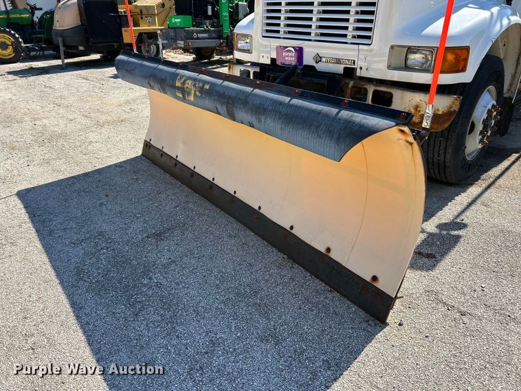 image for item FC2724 2001 International 4900 dump truck