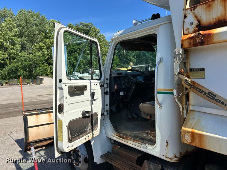 image for item FC2724 2001 International 4900 dump truck