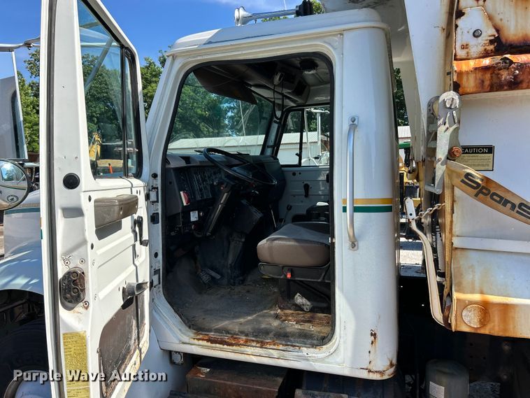 image for item FC2724 2001 International 4900 dump truck