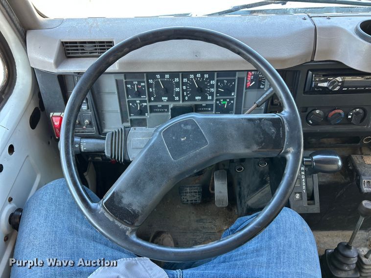 image for item FC2724 2001 International 4900 dump truck
