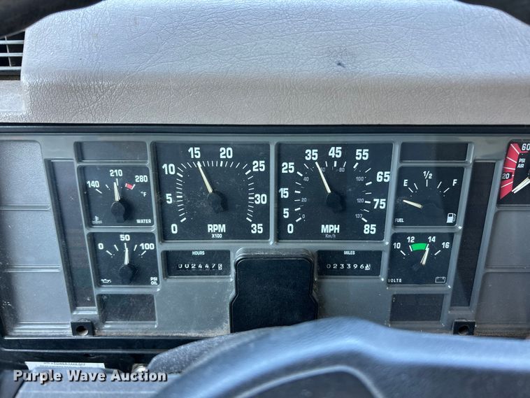 image for item FC2724 2001 International 4900 dump truck