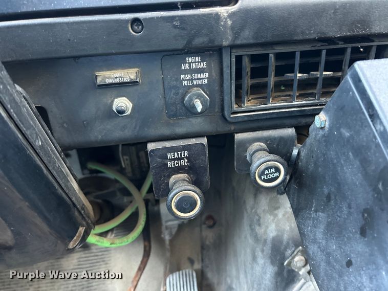 image for item FC2724 2001 International 4900 dump truck