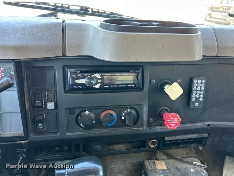 image for item FC2724 2001 International 4900 dump truck