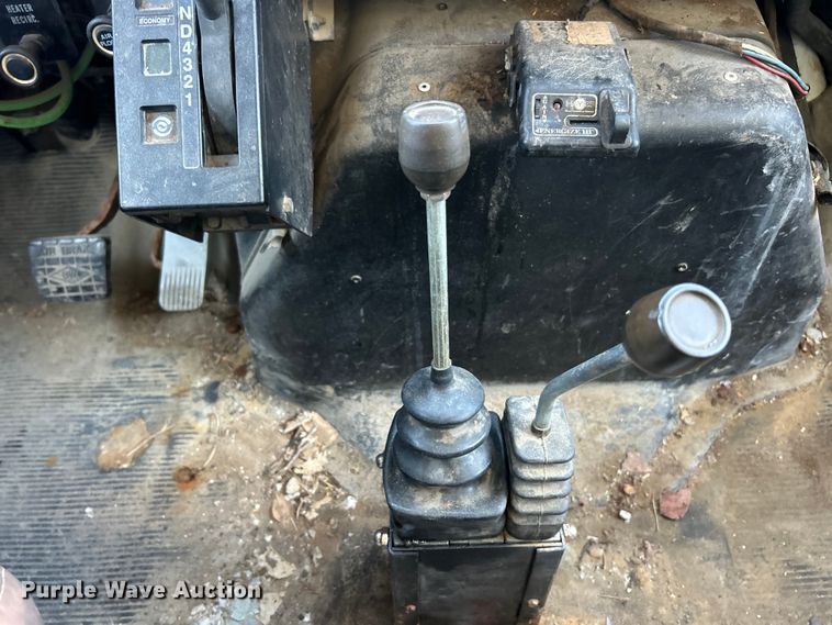 image for item FC2724 2001 International 4900 dump truck