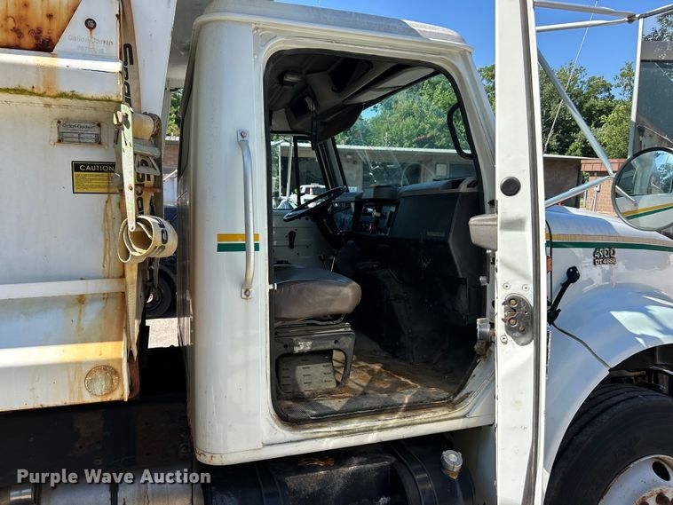 image for item FC2724 2001 International 4900 dump truck