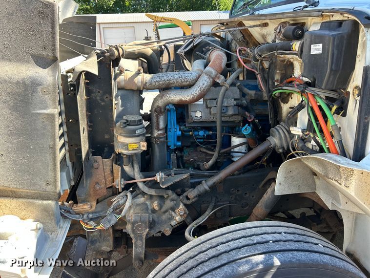 image for item FC2724 2001 International 4900 dump truck
