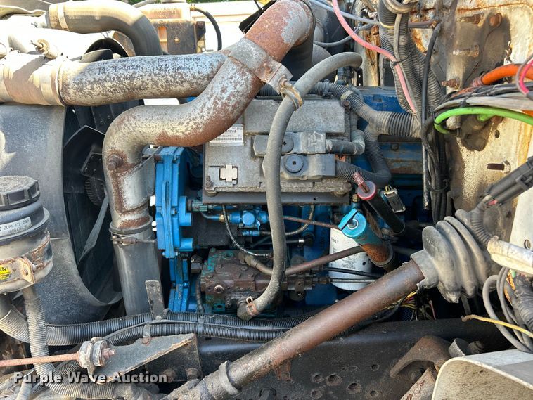 image for item FC2724 2001 International 4900 dump truck