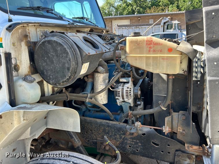 image for item FC2724 2001 International 4900 dump truck