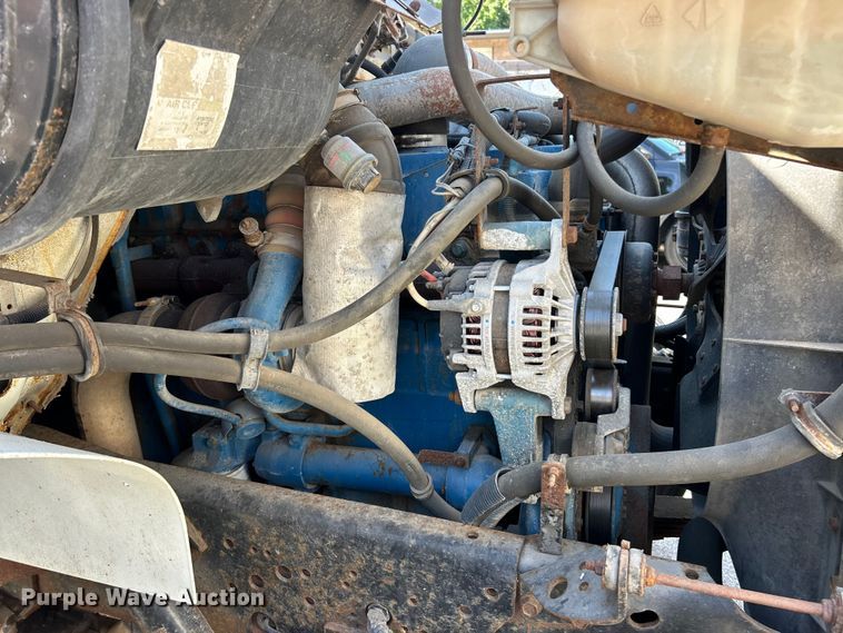 image for item FC2724 2001 International 4900 dump truck