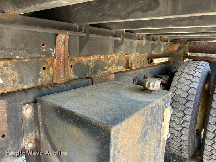 image for item FC2724 2001 International 4900 dump truck