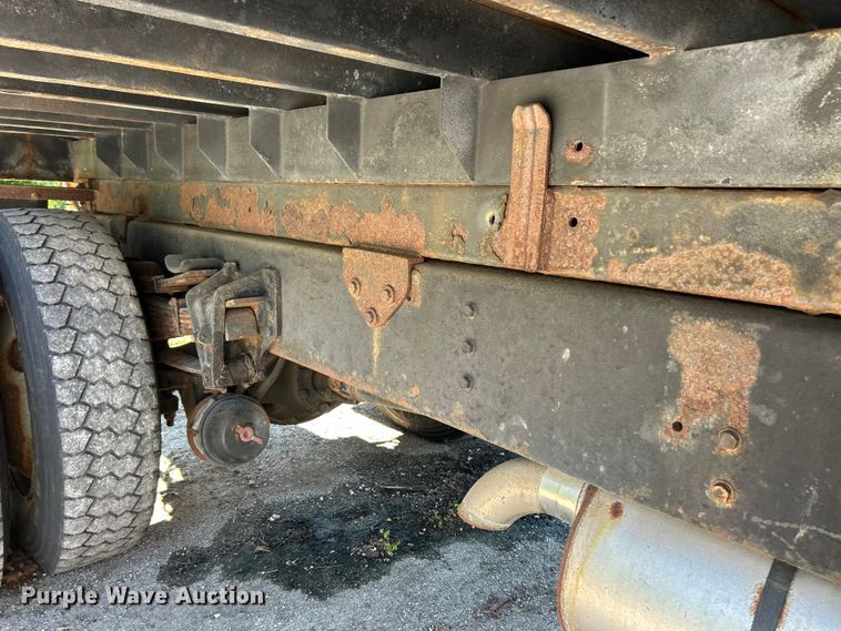 image for item FC2724 2001 International 4900 dump truck