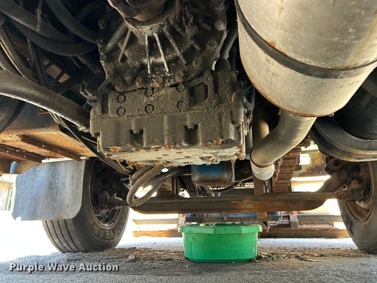 image for item FC2724 2001 International 4900 dump truck