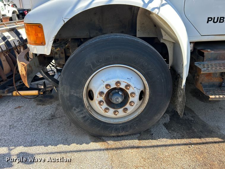 image for item FC2724 2001 International 4900 dump truck
