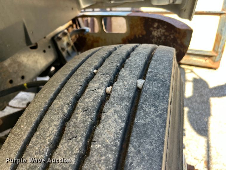 image for item FC2724 2001 International 4900 dump truck