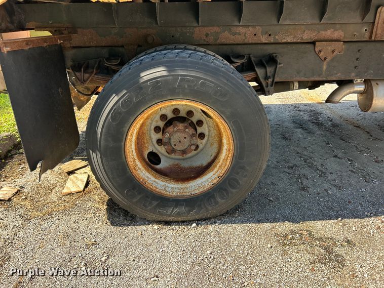 image for item FC2724 2001 International 4900 dump truck