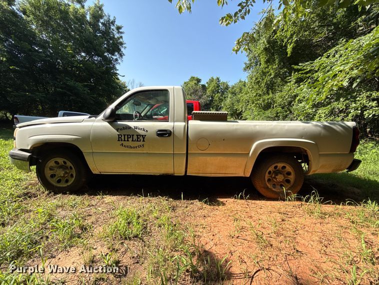 image for item FC4030 2006 Chevrolet Silverado 1500 pickup truck
