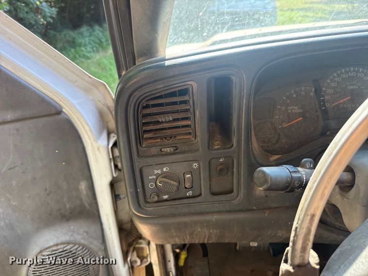 image for item FC4030 2006 Chevrolet Silverado 1500 pickup truck
