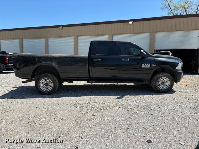 image for item FG0272 2017 RAM 2500 Crew Cab pickup truck