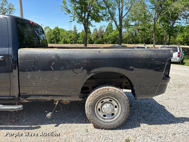 image for item FG0272 2017 RAM 2500 Crew Cab pickup truck