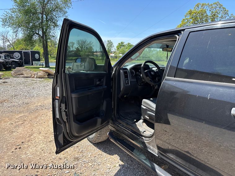 image for item FG0272 2017 RAM 2500 Crew Cab pickup truck