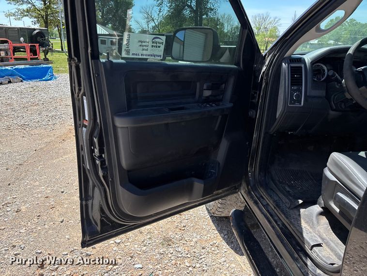 image for item FG0272 2017 RAM 2500 Crew Cab pickup truck