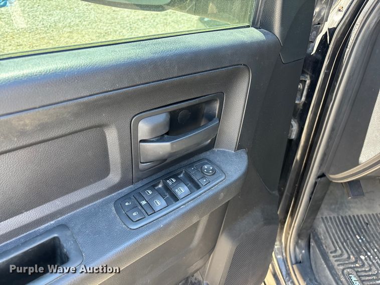 image for item FG0272 2017 RAM 2500 Crew Cab pickup truck