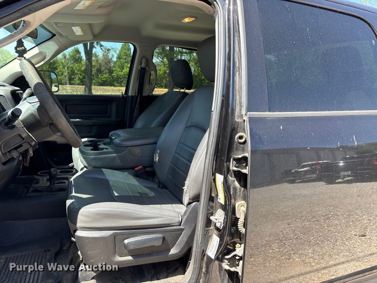 image for item FG0272 2017 RAM 2500 Crew Cab pickup truck