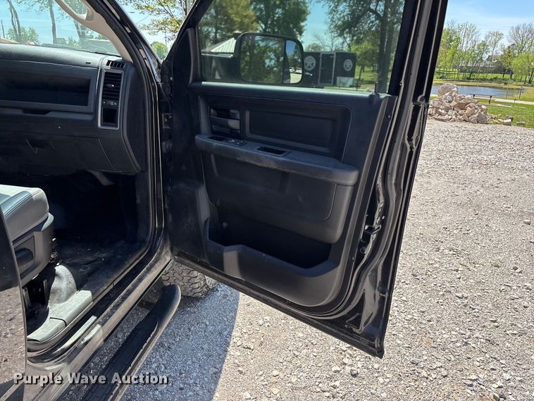 image for item FG0272 2017 RAM 2500 Crew Cab pickup truck