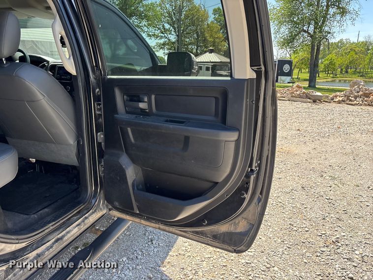 image for item FG0272 2017 RAM 2500 Crew Cab pickup truck