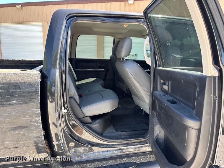 image for item FG0272 2017 RAM 2500 Crew Cab pickup truck