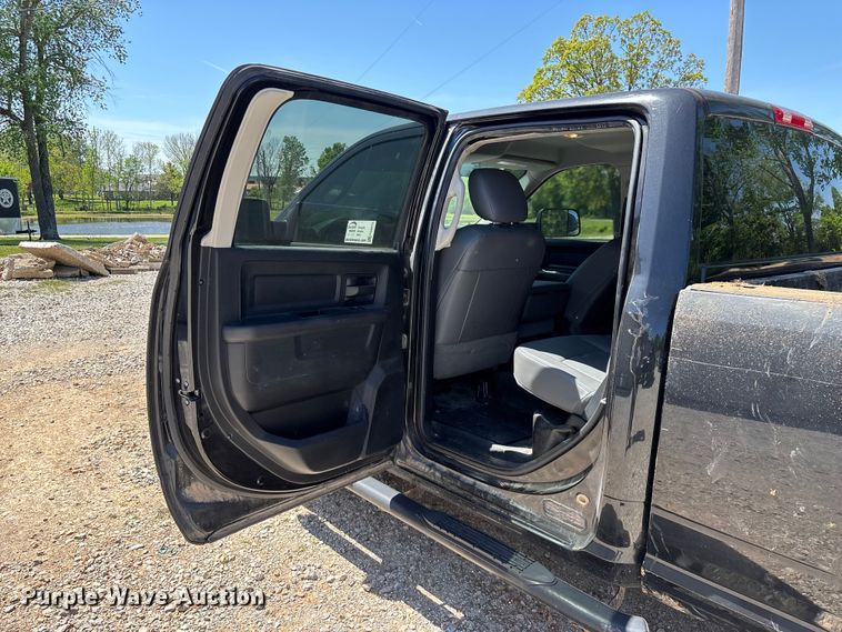 image for item FG0272 2017 RAM 2500 Crew Cab pickup truck