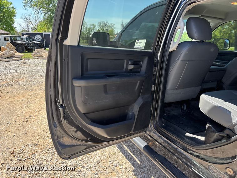 image for item FG0272 2017 RAM 2500 Crew Cab pickup truck