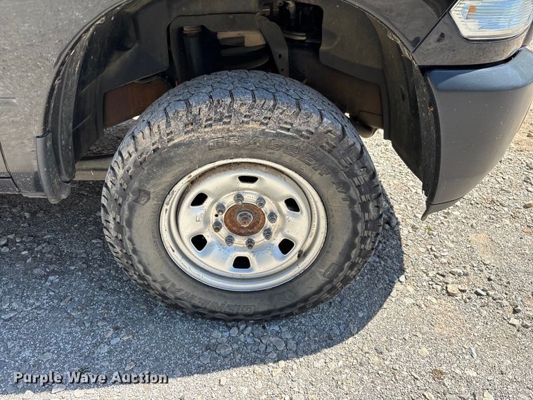 image for item FG0272 2017 RAM 2500 Crew Cab pickup truck