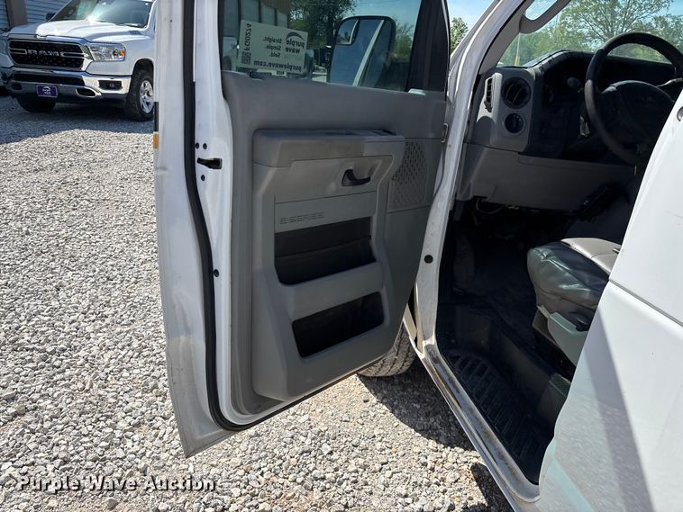 image for item FG0274 2011 Ford E350 van