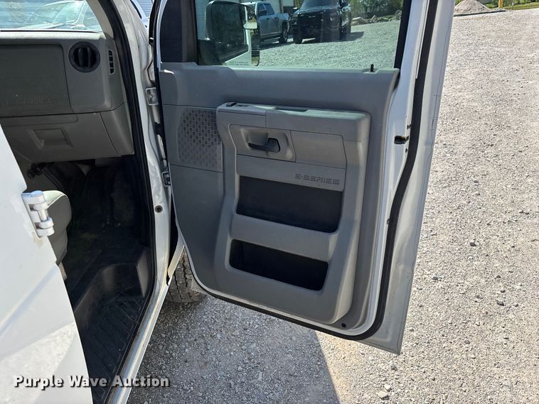 image for item FG0274 2011 Ford E350 van