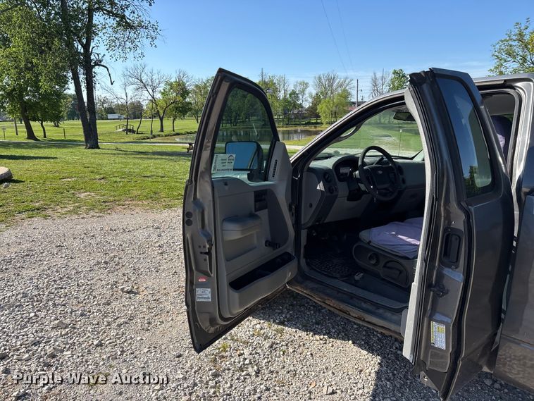 image for item FG0279 2007 Ford F150 XL pickup truck