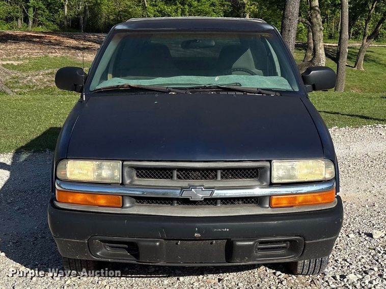 image for item FG0281 2003 Chevrolet S10 pickup truck