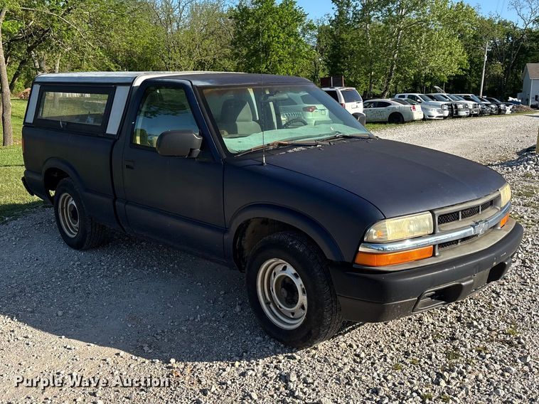 image for item FG0281 2003 Chevrolet S10 pickup truck