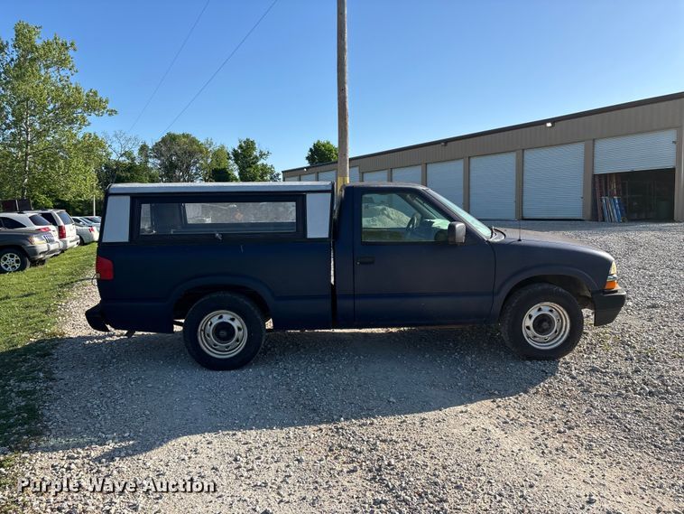 image for item FG0281 2003 Chevrolet S10 pickup truck