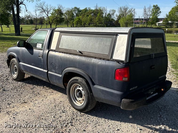 image for item FG0281 2003 Chevrolet S10 pickup truck