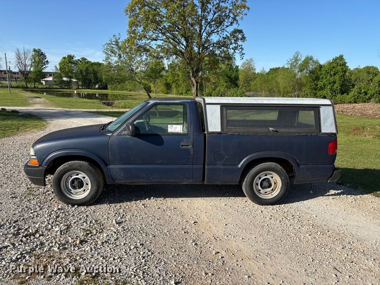 image for item FG0281 2003 Chevrolet S10 pickup truck