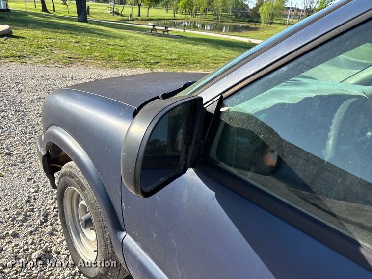 image for item FG0281 2003 Chevrolet S10 pickup truck