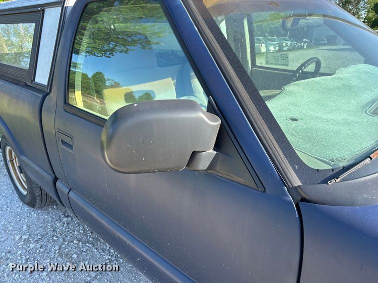 image for item FG0281 2003 Chevrolet S10 pickup truck