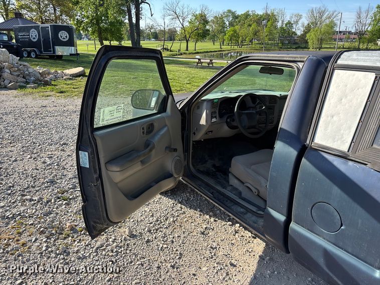 image for item FG0281 2003 Chevrolet S10 pickup truck