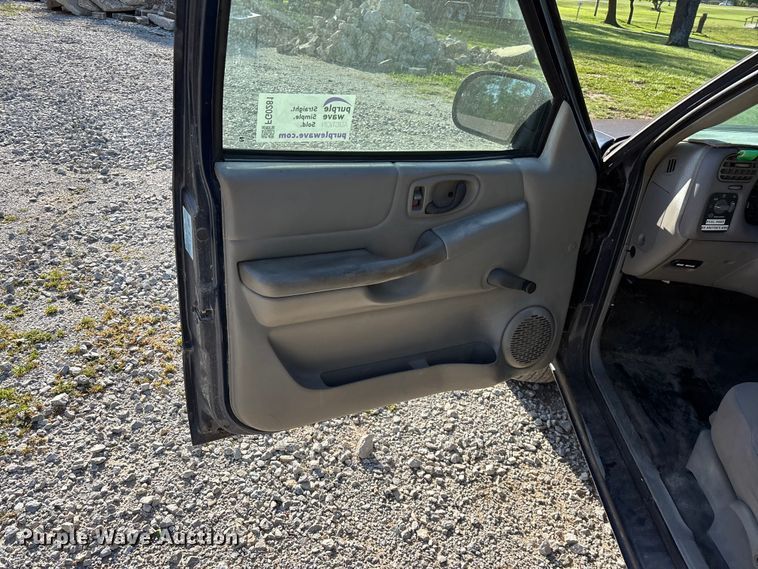 image for item FG0281 2003 Chevrolet S10 pickup truck