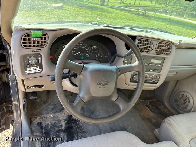 image for item FG0281 2003 Chevrolet S10 pickup truck