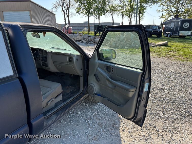 image for item FG0281 2003 Chevrolet S10 pickup truck