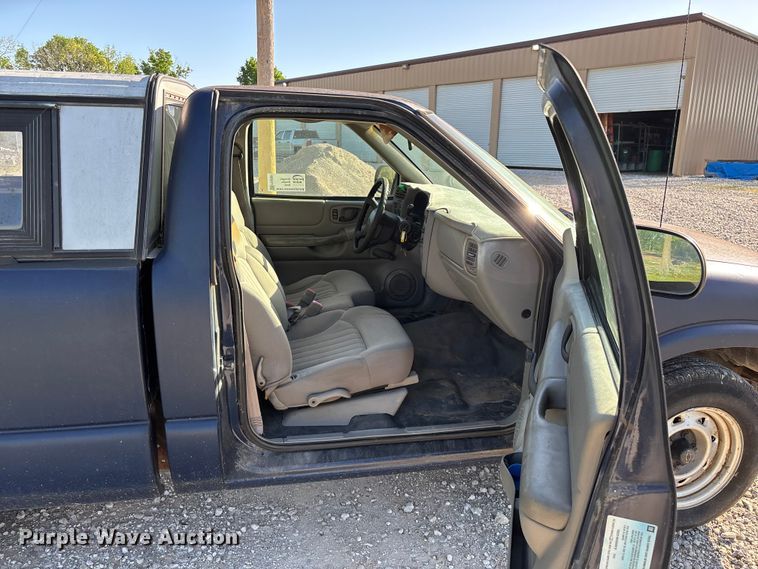 image for item FG0281 2003 Chevrolet S10 pickup truck